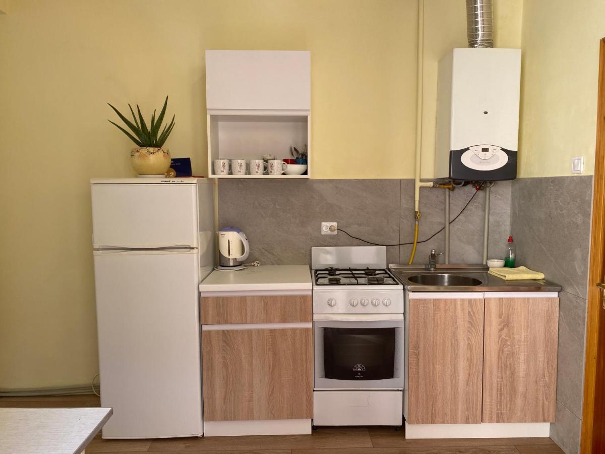 Den Apart On Rynok Square Lviv Exteriör bild